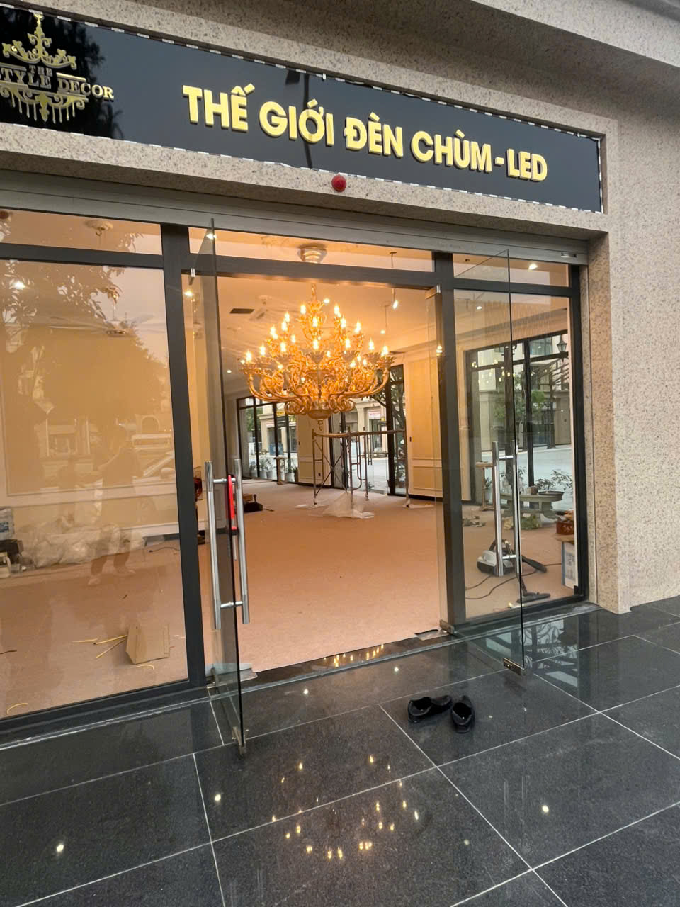 Khai chương showroom đèn tại Ocean Park 3