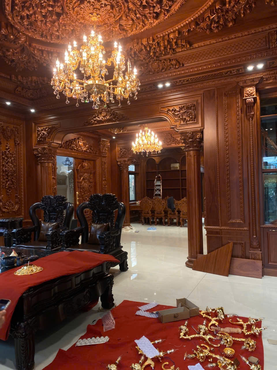 Đèn được lắp tại phòng khách của gia chủ